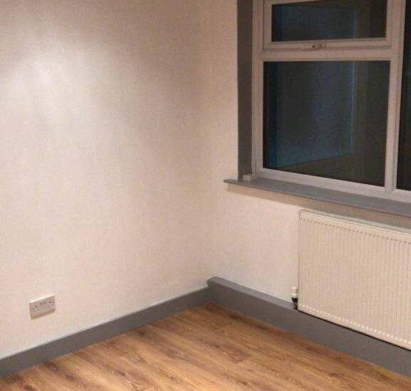 3-Bed Flat for Rent in Swindon, (Windrush Rd, SN25 3BS)