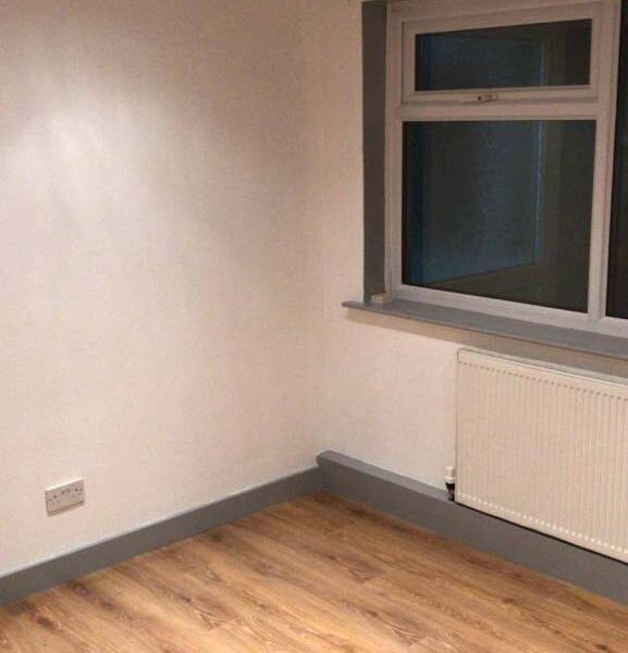 3-Bed Flat for Rent in Swindon, (Windrush Rd, SN25 3BS)