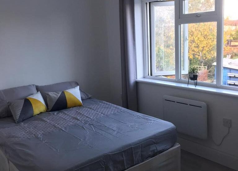 Studio in Feltham, (TW13 4LH)