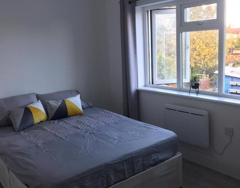 Studio in Feltham, (TW13 4LH)