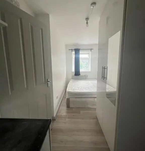 3 Bed-Flat Villier Street, Uxbridge UB8