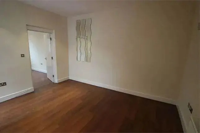 2 Bed-Flat on Welldon Crescent, Harrow HA1