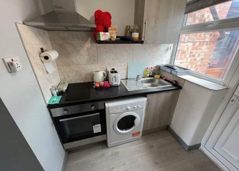 Studio in Feltham, TW14 9LE