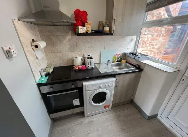 Studio in Feltham, TW14 9LE