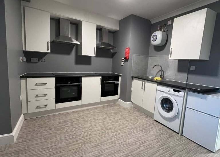 Studio flat in Harrow HA3 5EU