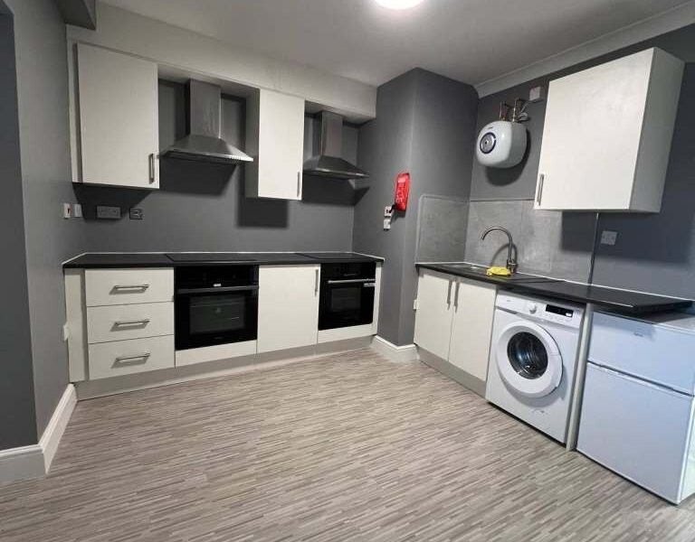 Studio flat in Harrow HA3 5EU