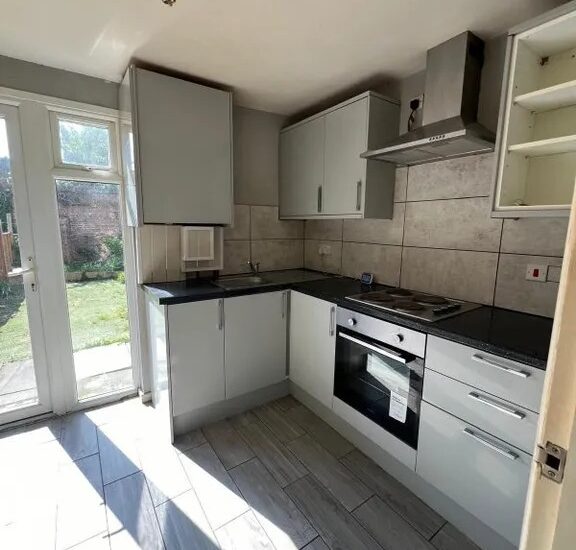 Studio to Rent in Hinckley, Leicestershire (LE10)